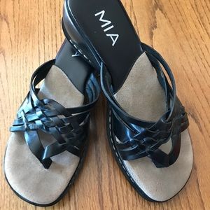 Mia sandals